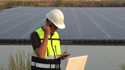 Footage 4K: Middle Eastern Arabs inspecting solar farms with engineers Stock Footage 232489331
