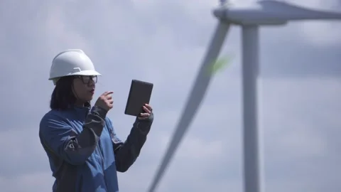 Footage 4K: Two engineers are talking about wind turbine system Stock-Footage 133124897