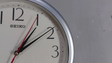 Footage of an analog quartz wall clock made in Japan Stockbeeldmateriaal 326197397
