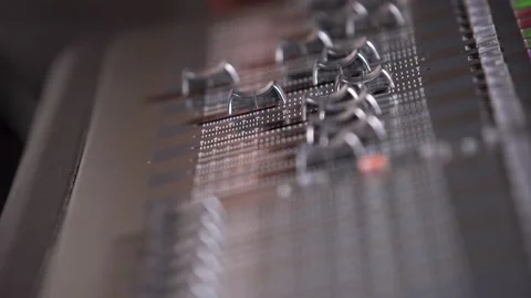 Footage of audio mixer, the knobs are being pulled up and down automatically 스톡 동영상 148409871