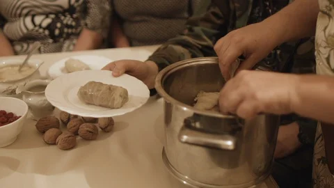 Footage of cabbage roll on the plate. Stock-Footage 104922364