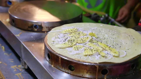 Footage of chef making crape Stock-Footage 58938337