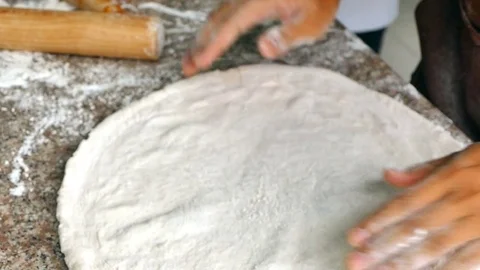 Footage, Closeup hand of chef baker making pizza at kitchen 스톡 동영상 81575985