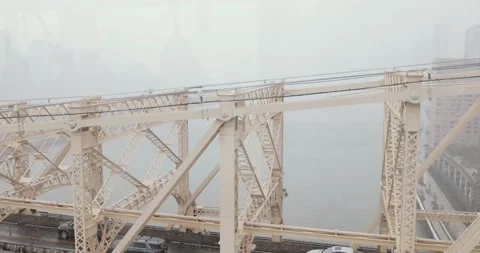 Footage from a down moving tram on a winter day near the bridge in New York Stockbeeldmateriaal 237016611