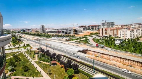 Footage of fast flowing traffic in a underpass Vidéo 120344579