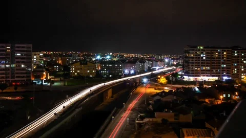 Footage of fast flowing traffic in a underpass Stockbeeldmateriaal 121024552