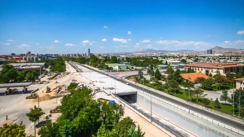 Footage of fast flowing traffic in a underpass Stockbeeldmateriaal 121029254