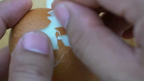 Footage of hand peeling shell boiled eggs Stock Footage 122930595