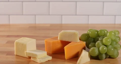 Footage of hand placing sliced bread on snack tray then picking grape Stock Footage 125784921