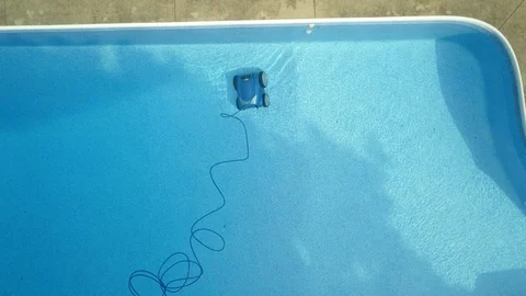 Footage of a pristine backyard swimming pool in a luxury suburban home. 스톡 동영상 90460052