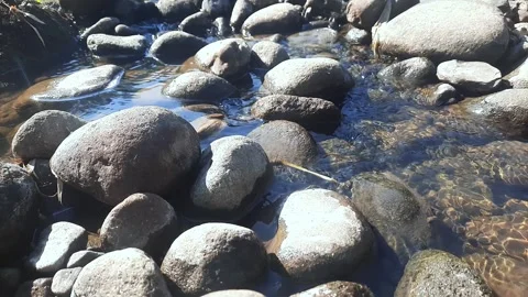 Footage of river water flow. suitable for content, adventure films, etc. Stock-Footage 283515990