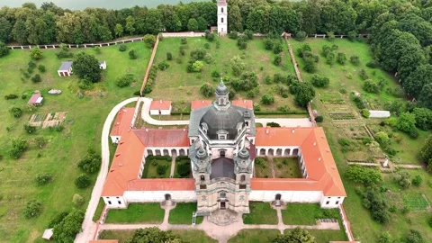 Footage showcasing the iconic Pazaislis Monastery in Kaunas, Lithuania 스톡 동영상 291581908