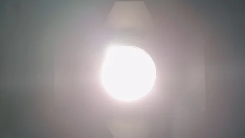 Footage of studio light being turned on and off. Floodlight flashes Stock-Footage 74307020