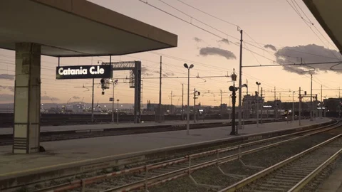 Footage of the sunset over the Catania Centrale railway station. Stock-Footage 119213925