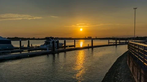 Footage timelapse Burning Sunset at dock of Danga Bay, Johor Bahru.4K Stockbeeldmateriaal 80798878
