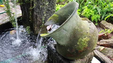 Footage of water rinse from decorative jar Stock Footage 59136468