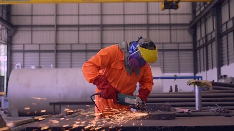  Footage welder welding pipe in workshop . Видео 118709130