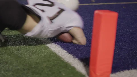 Football Player Dives For Touchdown\ 库存影片 208728909