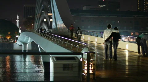 Footbridge at Night 库存影片 663326