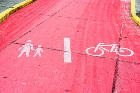 Footpath and bike path divided by a white line Foto stock