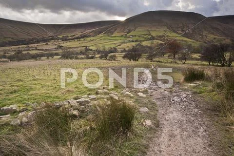 Footpath from kinder scout to kinder low in peak district national park Stock Photos
