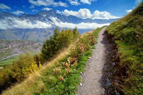 Footpath in mountains Fotos Stock