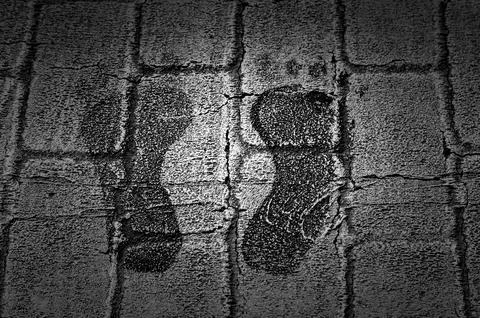 Footprints on zebra crossing Foto stock