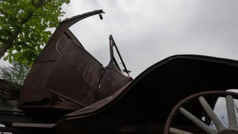 Ford Model A Rusting in Field Video stock 249918219