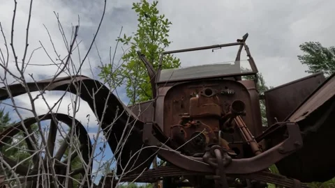 Ford Model A Rusting in Field Video stock 249918465