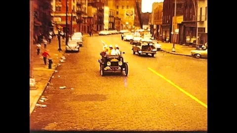 Ford Model T Driving Around Brooklyn New York Streets Gas Station 8mm Vídeos de archivo 320181796