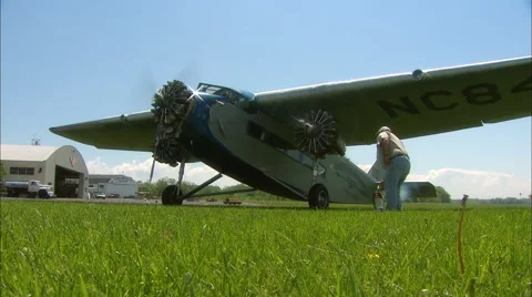 Ford Trimotor Start Up Vídeo Stock 47677894