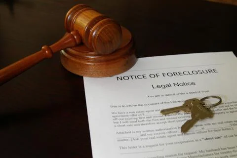 Foreclosure document with house keys and court gavel Stock Photos