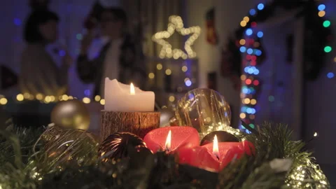 In the foreground are Christmas decorations. In the background, a couple talking Stockbeeldmateriaal 230187349