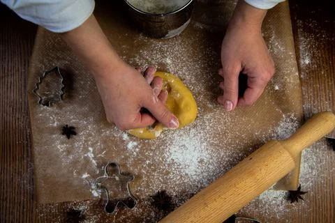In the foreground is a table with baking parchment lying on it, on which there Foto stock