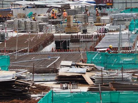 Foreign workers are working in a construction site Stock-Fotos