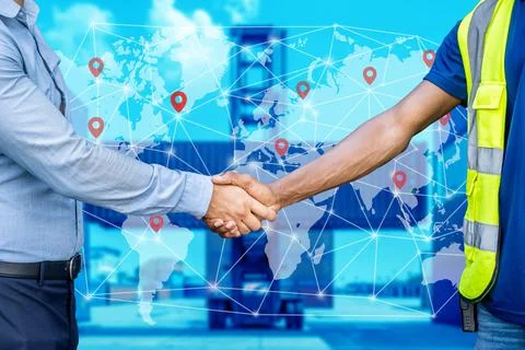 Foreman and engineer shake hand together with concept of successful in shipping Foto stock