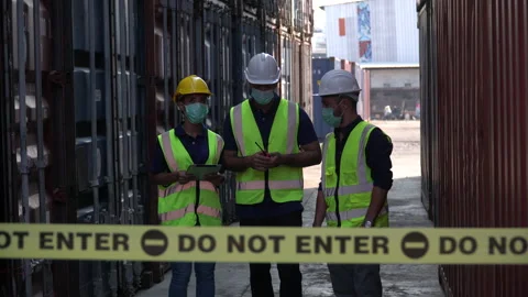 Foreman and harbor worker discussion and using digital tablet checking list Stock Footage 157716537