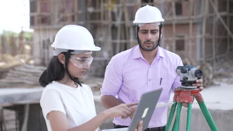 Foreman and his assistant lady talking together with laptop. Stock-Footage 161808511
