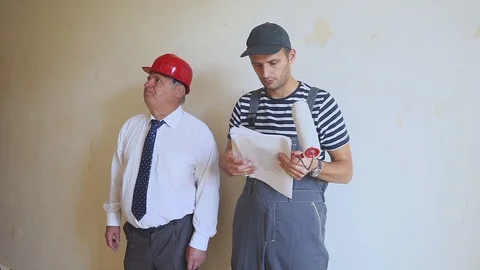 The foreman instructs the painter builder, They discuss the details of the Video stock 95327728