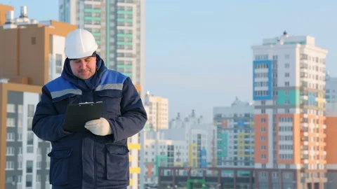 Foreman with tablet at major construction project Stock Footage 86929946
