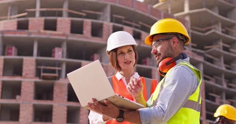 Foremen and female architect analyzing the work of builders using virtual Stock Footage 172289311