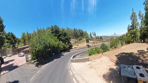 Forest and mountain road winding through the central part of Gran Canaria Vidéo 309402859