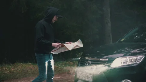 Forest car map fog Video stock 128915109