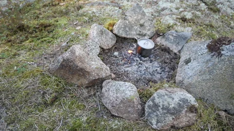 Forest mountain campsite 库存影片 333403179