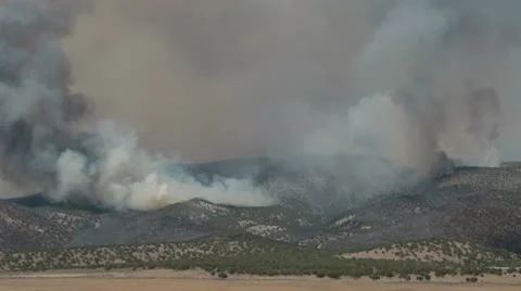 Forest mountain fire smoke flames fast time lapse P HD 0530 Vidéo 11241849