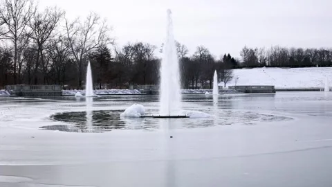 Forest Park - St. Louis MO Icy Fountains in Frozen Lake 01.25.25 - 4K Stock-Footage 300184030