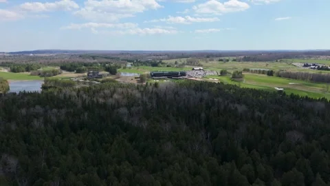 Forested Landscape Surrounding TPC Toronto with Rolling Greens and Blue Skies 库存影片 336990992