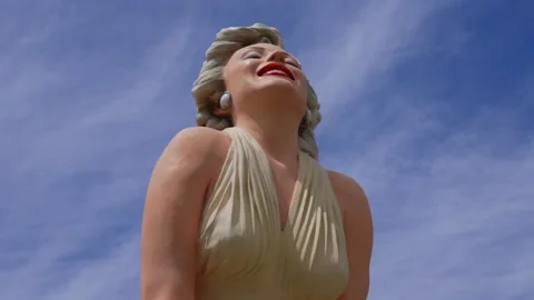 Forever Marilyn Statue, Palm Spring California 스톡 동영상 297210812