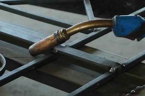 Forged gates created by a master. Stock-Fotos