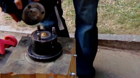 Forging coins handwork iron 動画素材 91048269